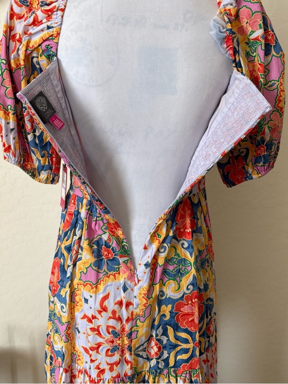 Vince Camuto Multicolor Floral Puff Sleeve Midi Dress. 100% cotton. 6 - Picture 5 of 10